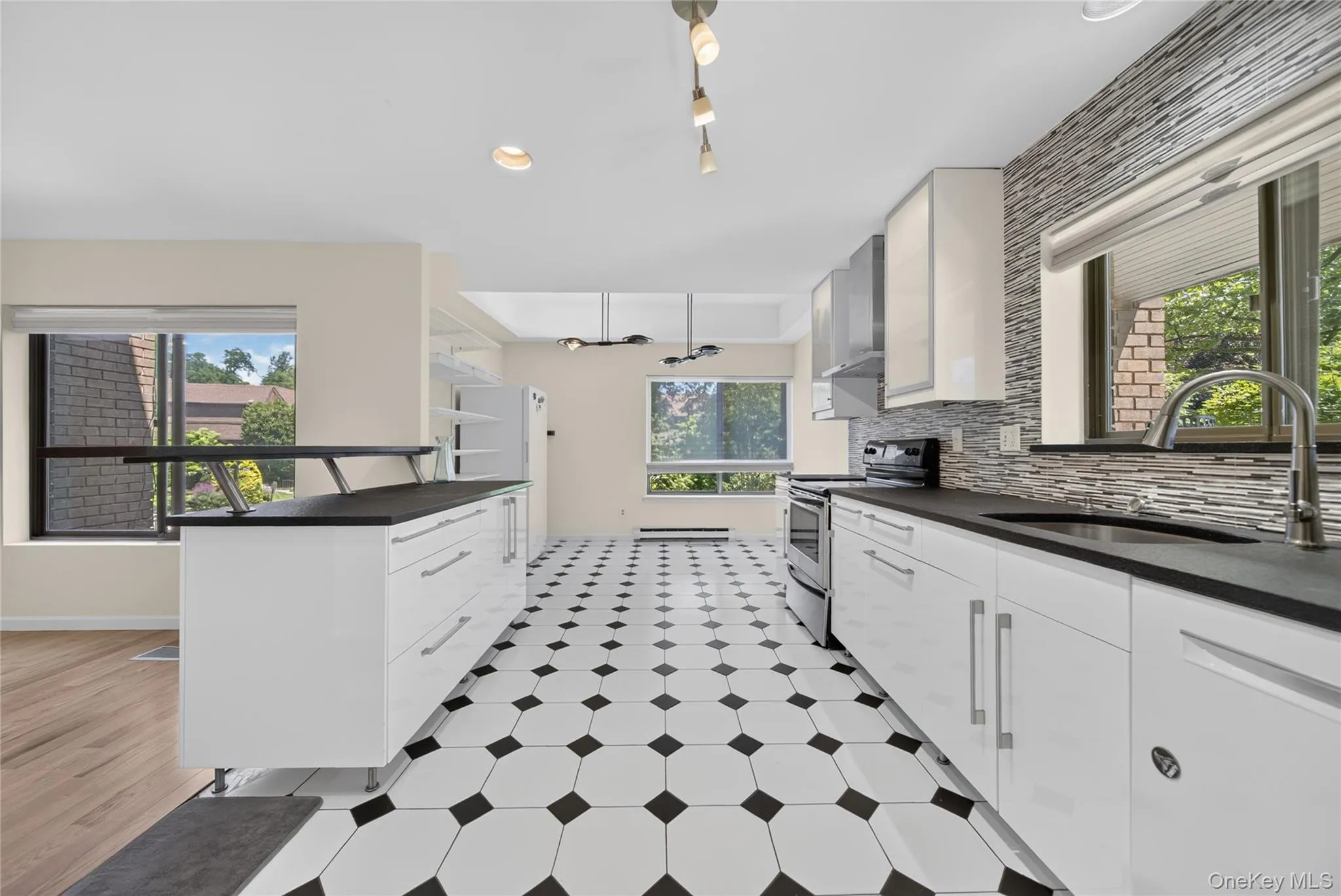 46 Acorn Pond Drive, North Hempstead, NY, 3 Bedrooms Bedrooms, 5 Rooms Rooms,2 BathroomsBathrooms,Residential Lease,For Rent,Acorn Pond,0,1024698 46 Acorn Pond Drive, North Hempstead, NY, 3 Bedrooms Bedrooms, 5 Rooms Rooms,2 BathroomsBathrooms,Residential Lease,For Rent,Acorn Pond,0,1024698
