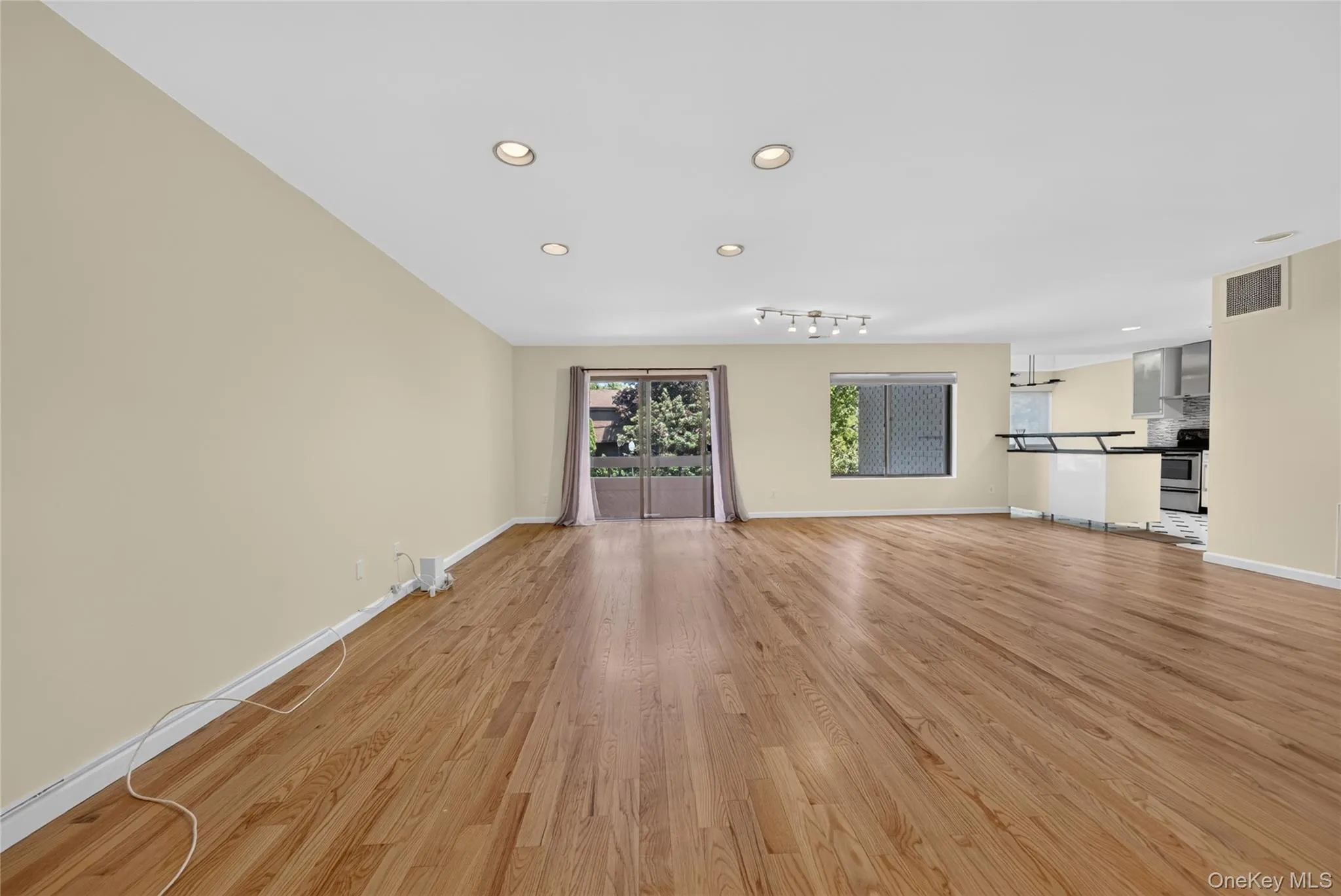 46 Acorn Pond Drive, North Hempstead, NY, 3 Bedrooms Bedrooms, 5 Rooms Rooms,2 BathroomsBathrooms,Residential Lease,For Rent,Acorn Pond,0,1024698 46 Acorn Pond Drive, North Hempstead, NY, 3 Bedrooms Bedrooms, 5 Rooms Rooms,2 BathroomsBathrooms,Residential Lease,For Rent,Acorn Pond,0,1024698