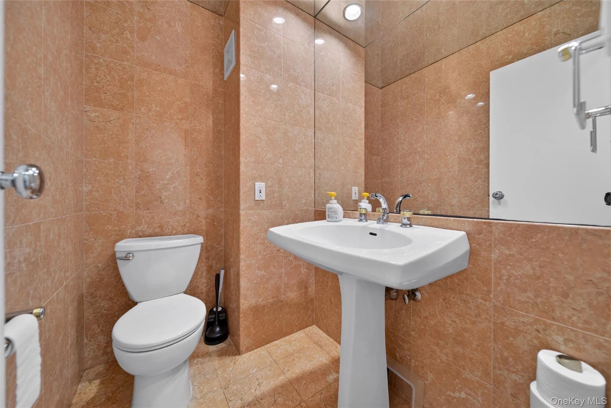 46 Acorn Pond Drive, North Hempstead, NY, 3 Bedrooms Bedrooms, 5 Rooms Rooms,2 BathroomsBathrooms,Residential Lease,For Rent,Acorn Pond,0,1024698 46 Acorn Pond Drive, North Hempstead, NY, 3 Bedrooms Bedrooms, 5 Rooms Rooms,2 BathroomsBathrooms,Residential Lease,For Rent,Acorn Pond,0,1024698