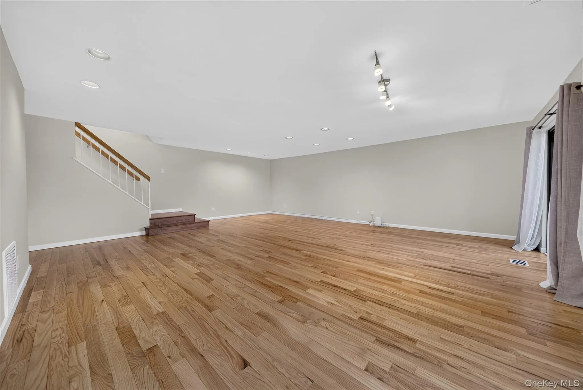 46 Acorn Pond Drive, North Hempstead, NY, 3 Bedrooms Bedrooms, 5 Rooms Rooms,2 BathroomsBathrooms,Residential Lease,For Rent,Acorn Pond,0,1024698 46 Acorn Pond Drive, North Hempstead, NY, 3 Bedrooms Bedrooms, 5 Rooms Rooms,2 BathroomsBathrooms,Residential Lease,For Rent,Acorn Pond,0,1024698