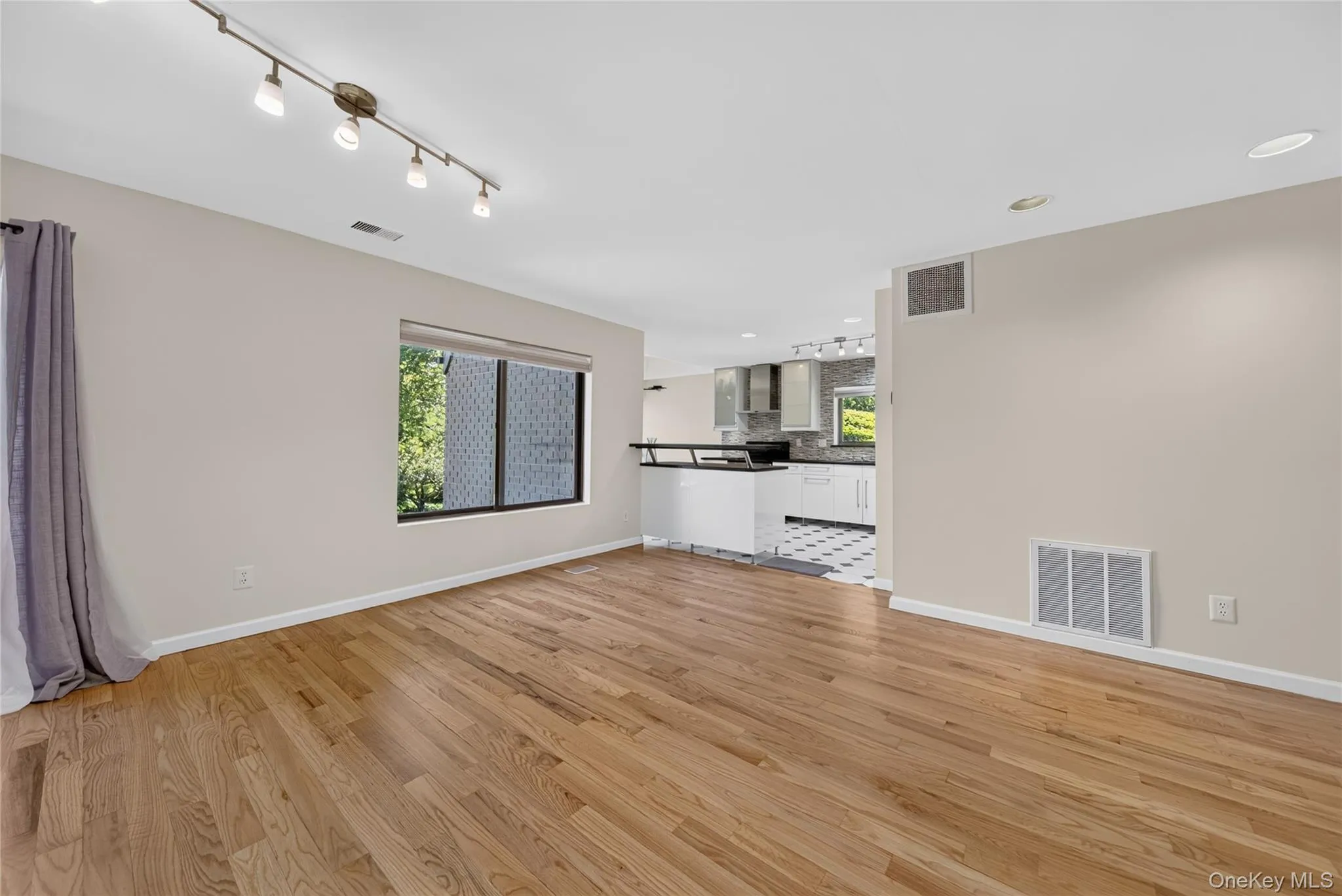 46 Acorn Pond Drive, North Hempstead, NY, 3 Bedrooms Bedrooms, 5 Rooms Rooms,2 BathroomsBathrooms,Residential Lease,For Rent,Acorn Pond,0,1024698 46 Acorn Pond Drive, North Hempstead, NY, 3 Bedrooms Bedrooms, 5 Rooms Rooms,2 BathroomsBathrooms,Residential Lease,For Rent,Acorn Pond,0,1024698