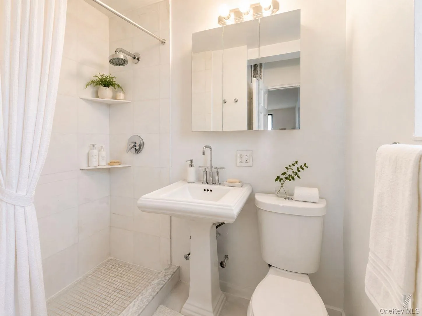 41-42 73rd Street, New York, NY, 2 Bedrooms Bedrooms, 5 Rooms Rooms,2 BathroomsBathrooms,Residential,For Rent,73rd,0,1024704 41-42 73rd Street, New York, NY, 2 Bedrooms Bedrooms, 5 Rooms Rooms,2 BathroomsBathrooms,Residential,For Rent,73rd,0,1024704