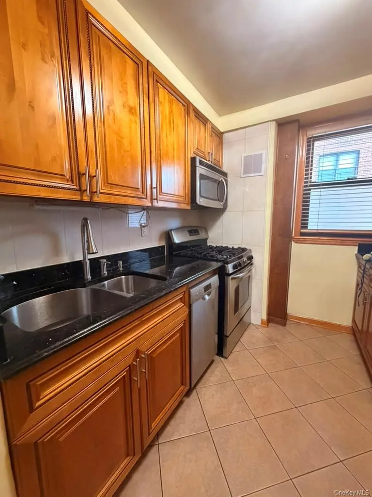 61-35 98th St, New York, NY, 2 Bedrooms Bedrooms, 4 Rooms Rooms,1 BathroomBathrooms,Residential,For Rent,98th St,0,1024715 61-35 98th St, New York, NY, 2 Bedrooms Bedrooms, 4 Rooms Rooms,1 BathroomBathrooms,Residential,For Rent,98th St,0,1024715