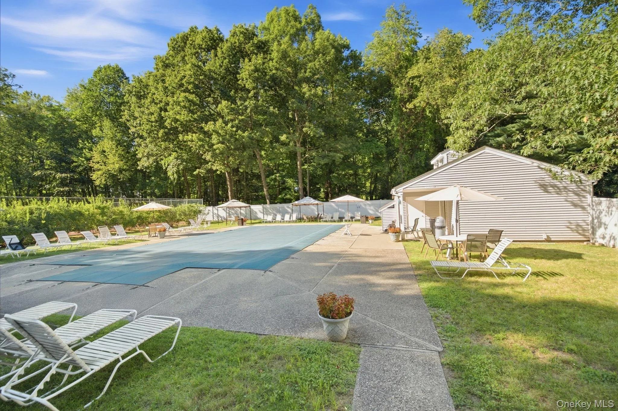 Community pool is one of Canterbury Crossing’s on-site recreational amenities. Community pool is one of Canterbury Crossing’s on-site recreational amenities.