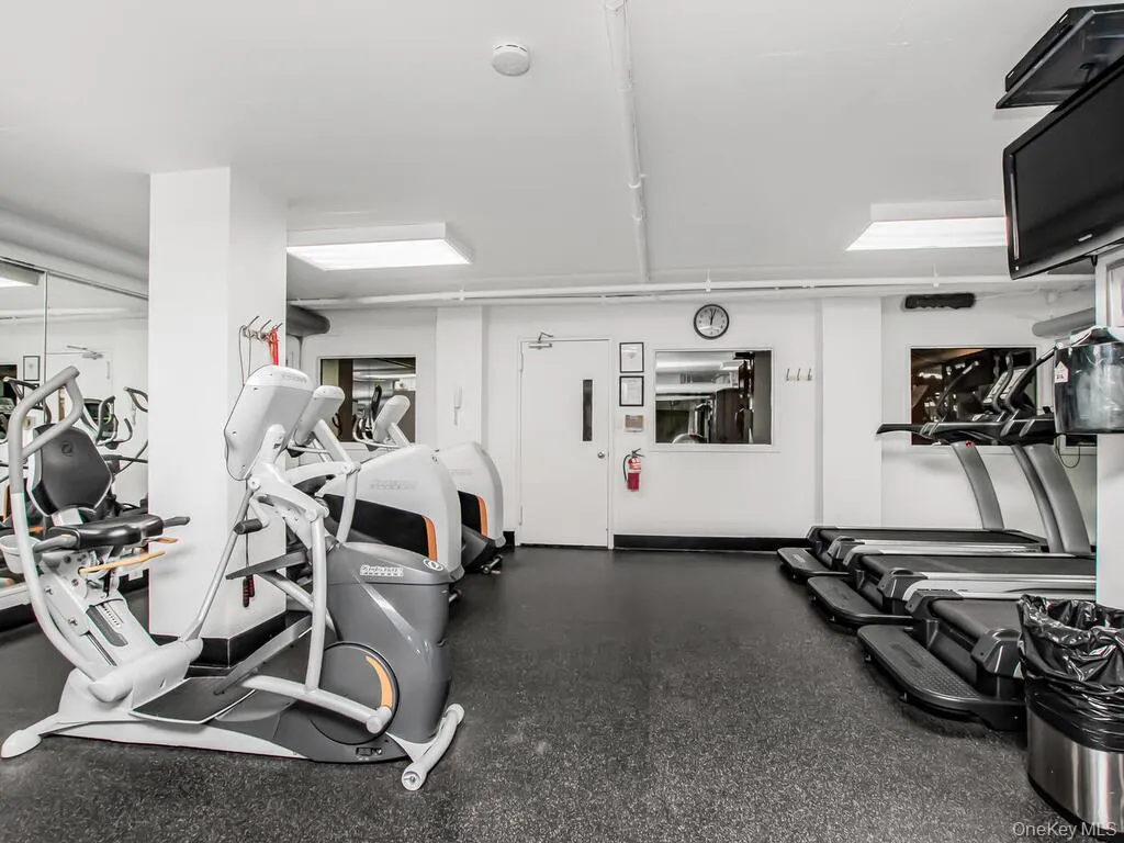 4525 Henry Hudson Parkway, New York, NY, 2 Bedrooms Bedrooms, 4 Rooms Rooms,1 BathroomBathrooms,Residential Lease,For Rent,Henry Hudson,0,1024725 4525 Henry Hudson Parkway, New York, NY, 2 Bedrooms Bedrooms, 4 Rooms Rooms,1 BathroomBathrooms,Residential Lease,For Rent,Henry Hudson,0,1024725