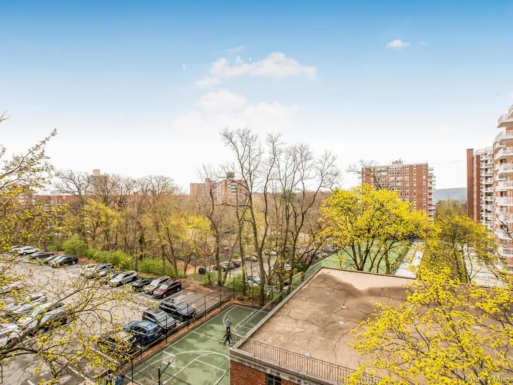 4525 Henry Hudson Parkway, New York, NY, 2 Bedrooms Bedrooms, 4 Rooms Rooms,1 BathroomBathrooms,Residential Lease,For Rent,Henry Hudson,0,1024725 4525 Henry Hudson Parkway, New York, NY, 2 Bedrooms Bedrooms, 4 Rooms Rooms,1 BathroomBathrooms,Residential Lease,For Rent,Henry Hudson,0,1024725