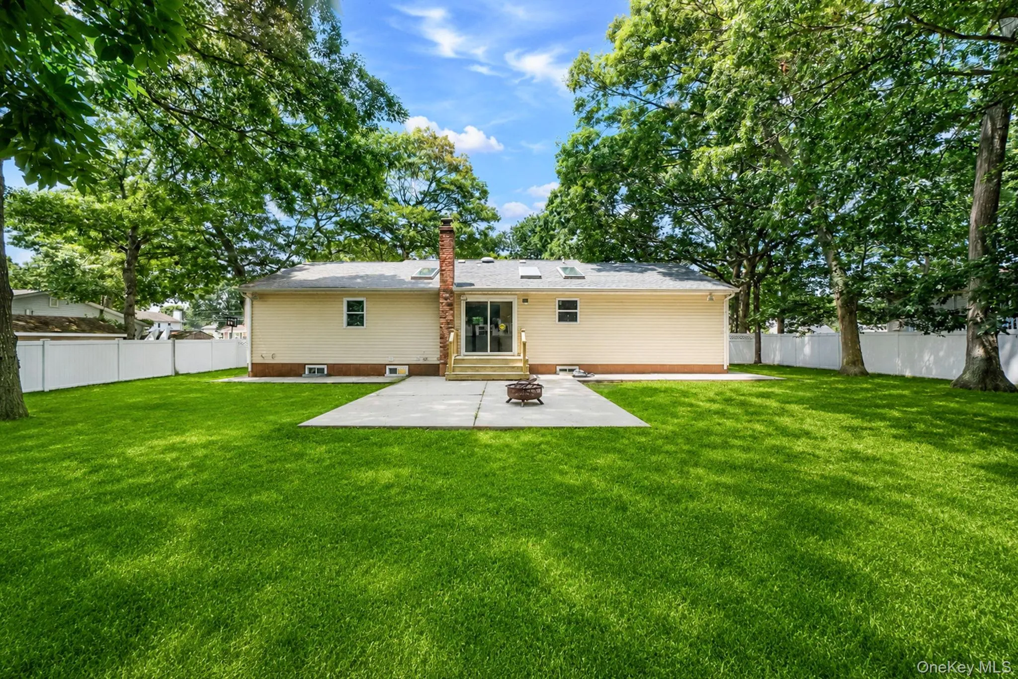 25 Heston Road, Brookhaven, NY, 4 Bedrooms Bedrooms, 8 Rooms Rooms,2 BathroomsBathrooms,Residential,For Rent,Heston,0,1024739 25 Heston Road, Brookhaven, NY, 4 Bedrooms Bedrooms, 8 Rooms Rooms,2 BathroomsBathrooms,Residential,For Rent,Heston,0,1024739