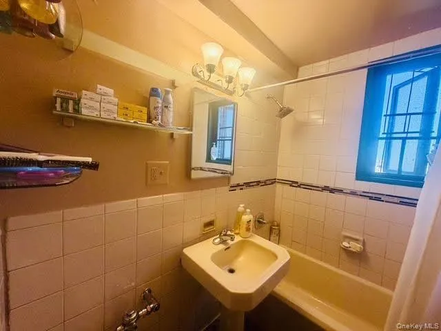 1969 Mc Graw Avenue, New York, NY, 2 Bedrooms Bedrooms, 3 Rooms Rooms,1 BathroomBathrooms,Residential,For Rent,Mc Graw,0,1024751 1969 Mc Graw Avenue, New York, NY, 2 Bedrooms Bedrooms, 3 Rooms Rooms,1 BathroomBathrooms,Residential,For Rent,Mc Graw,0,1024751