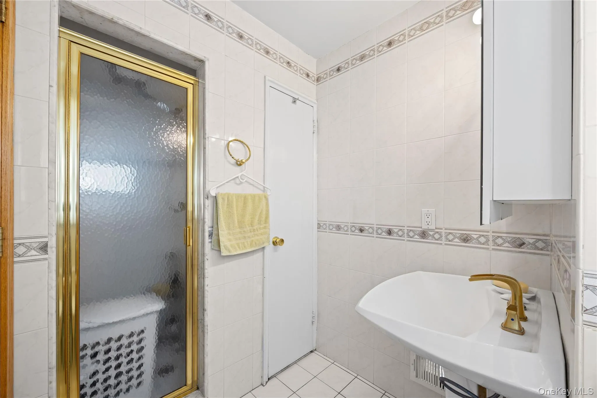 81 Avondale Road, Yonkers, NY, 4 Bedrooms Bedrooms, 11 Rooms Rooms,3 BathroomsBathrooms,Residential,For Rent,Avondale,0,1024756 81 Avondale Road, Yonkers, NY, 4 Bedrooms Bedrooms, 11 Rooms Rooms,3 BathroomsBathrooms,Residential,For Rent,Avondale,0,1024756