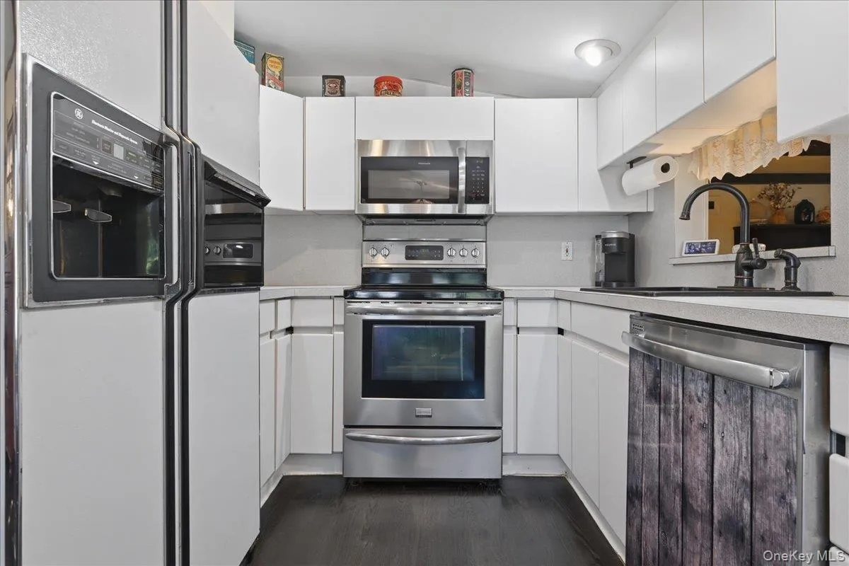 62 Linden Boulevard, Oyster Bay, NY, 4 Bedrooms Bedrooms, 10 Rooms Rooms,3 BathroomsBathrooms,Residential,For Rent,Linden,0,1024759 62 Linden Boulevard, Oyster Bay, NY, 4 Bedrooms Bedrooms, 10 Rooms Rooms,3 BathroomsBathrooms,Residential,For Rent,Linden,0,1024759