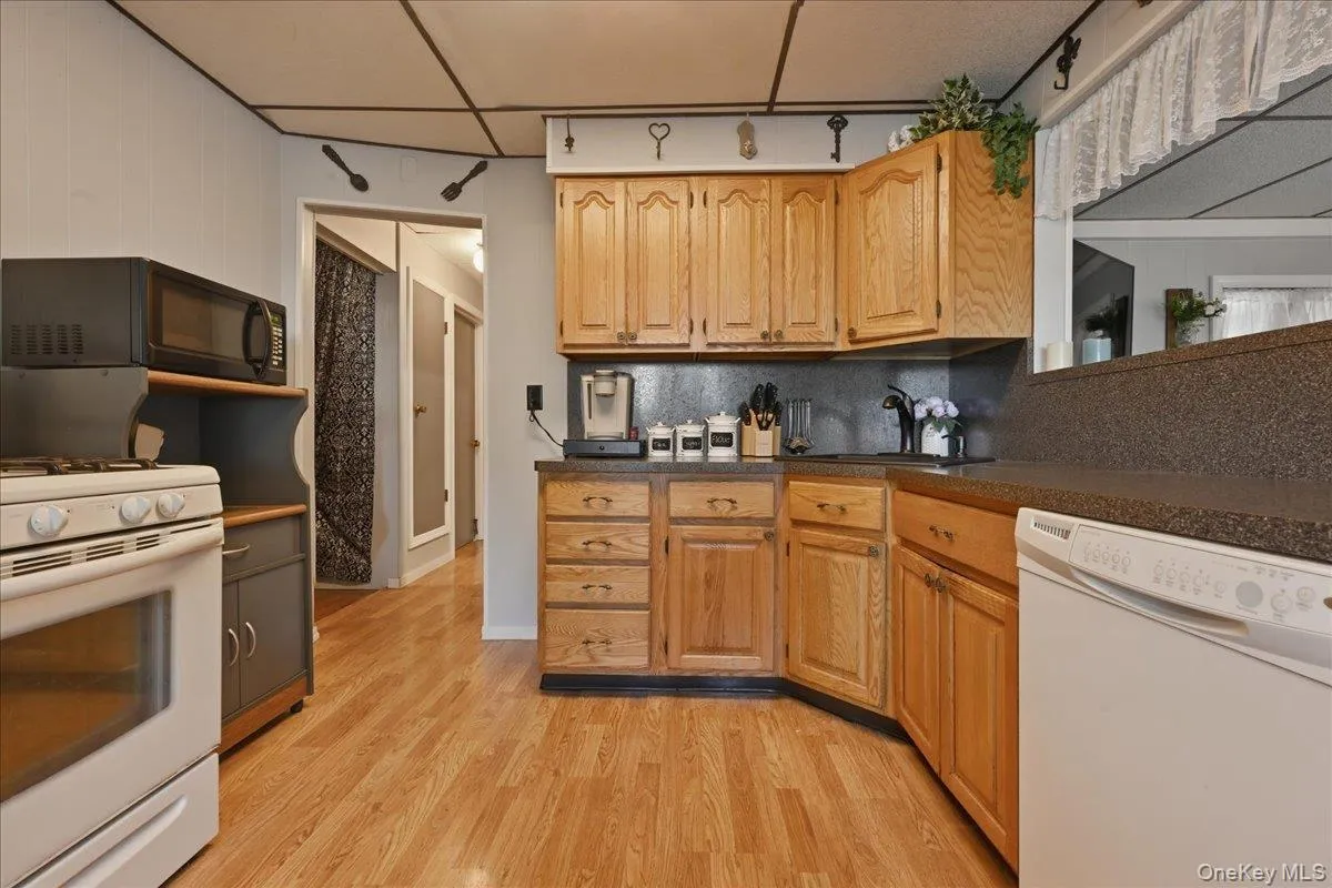 62 Linden Boulevard, Oyster Bay, NY, 4 Bedrooms Bedrooms, 10 Rooms Rooms,3 BathroomsBathrooms,Residential,For Rent,Linden,0,1024759 62 Linden Boulevard, Oyster Bay, NY, 4 Bedrooms Bedrooms, 10 Rooms Rooms,3 BathroomsBathrooms,Residential,For Rent,Linden,0,1024759