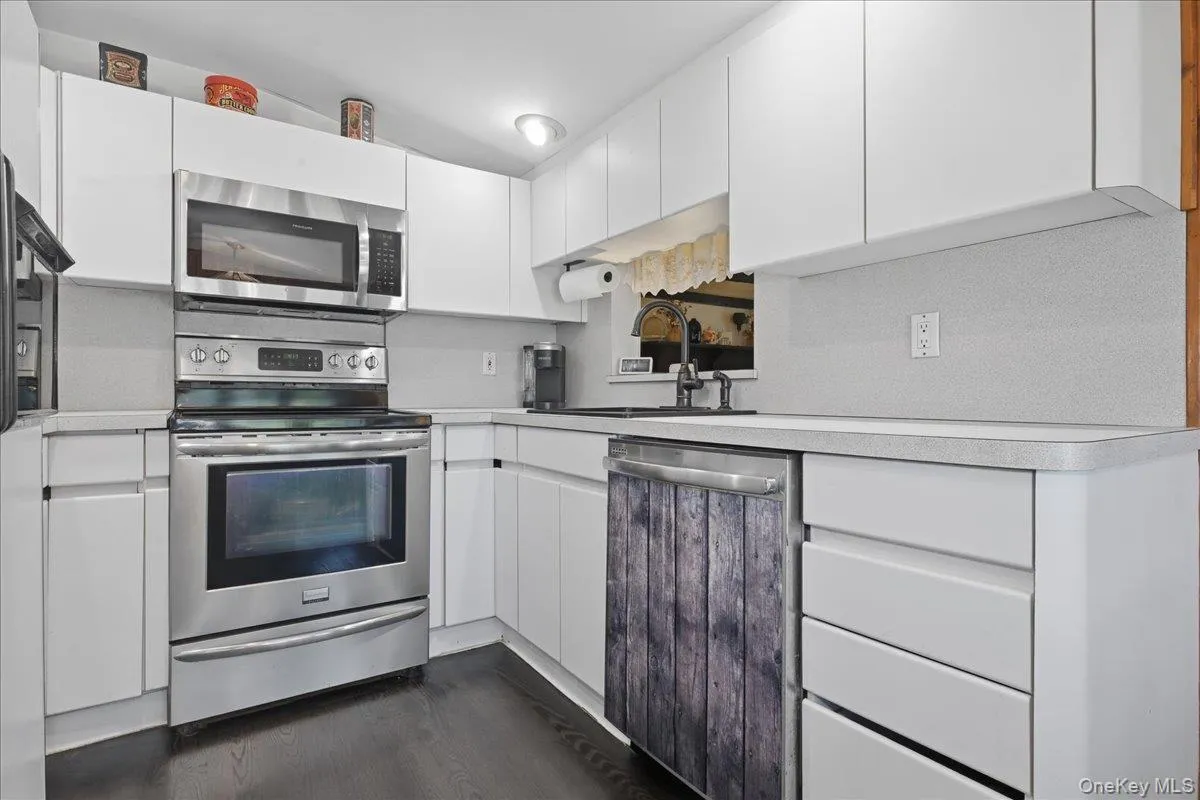 62 Linden Boulevard, Oyster Bay, NY, 4 Bedrooms Bedrooms, 10 Rooms Rooms,3 BathroomsBathrooms,Residential,For Rent,Linden,0,1024759 62 Linden Boulevard, Oyster Bay, NY, 4 Bedrooms Bedrooms, 10 Rooms Rooms,3 BathroomsBathrooms,Residential,For Rent,Linden,0,1024759