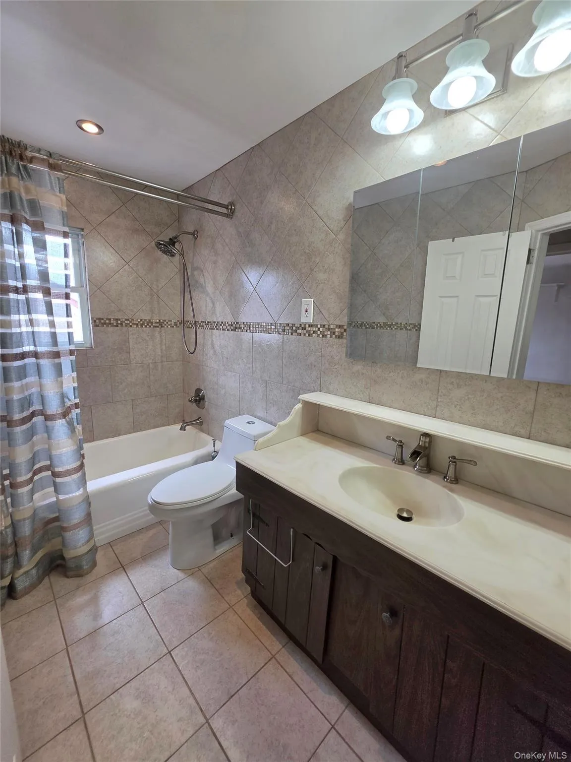 95-14 159th Avenue, New York, NY, 5 Bedrooms Bedrooms, 14 Rooms Rooms,3 BathroomsBathrooms,Residential,For Rent,159th,0,1024763 95-14 159th Avenue, New York, NY, 5 Bedrooms Bedrooms, 14 Rooms Rooms,3 BathroomsBathrooms,Residential,For Rent,159th,0,1024763