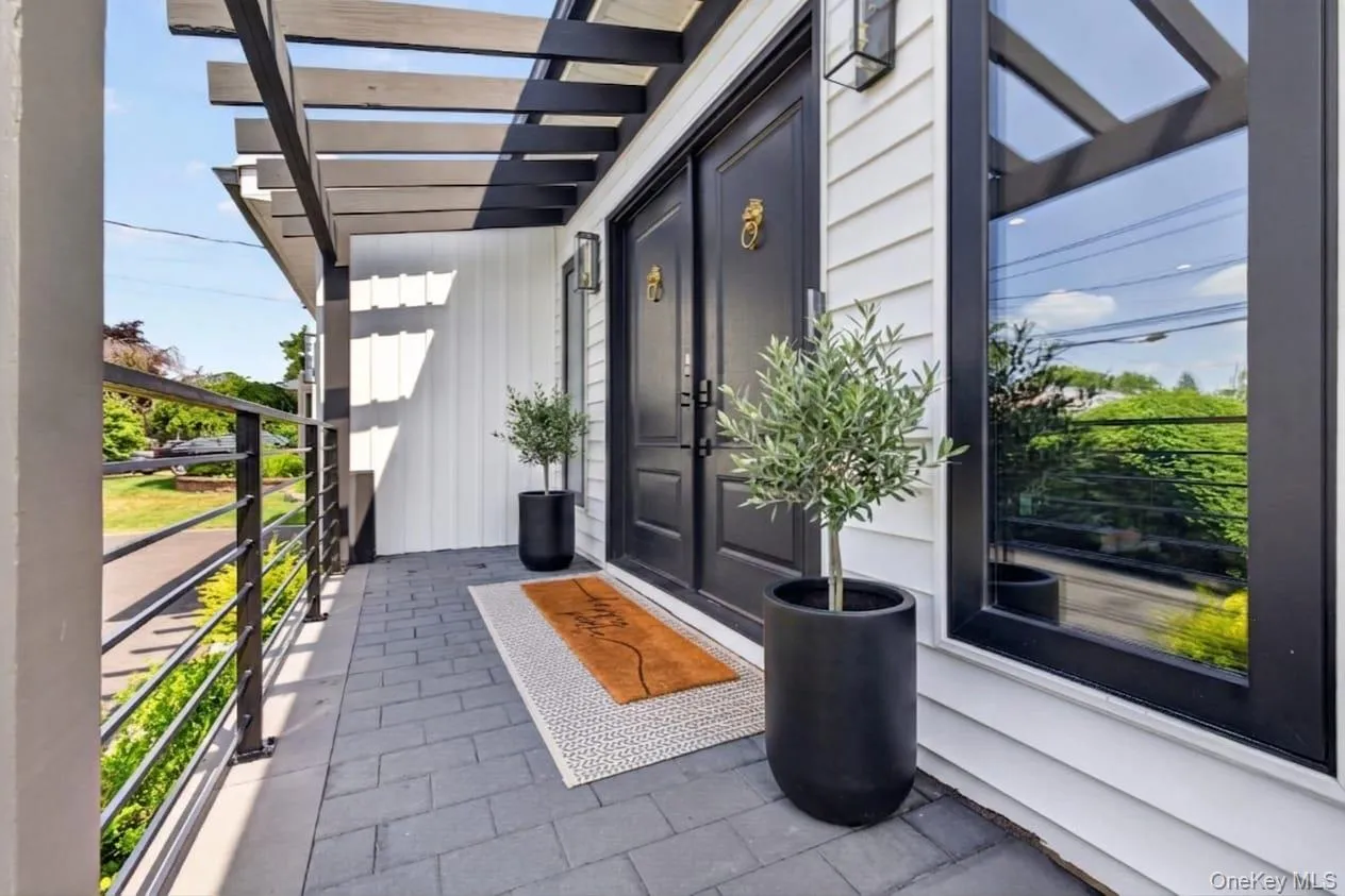 293 Bellmore Road, Hempstead, NY, 6 Bedrooms Bedrooms, 10 Rooms Rooms,4 BathroomsBathrooms,Residential,For Rent,Bellmore,0,1024769 293 Bellmore Road, Hempstead, NY, 6 Bedrooms Bedrooms, 10 Rooms Rooms,4 BathroomsBathrooms,Residential,For Rent,Bellmore,0,1024769