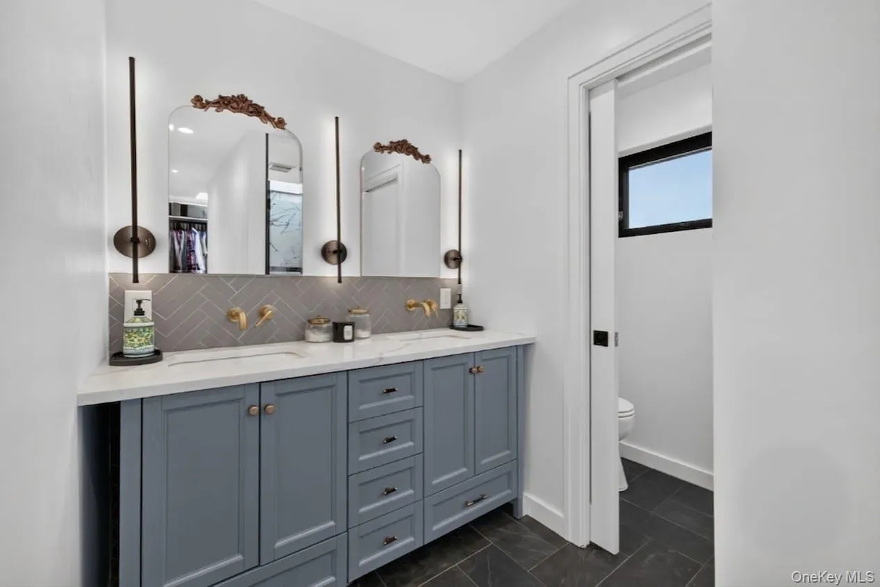 293 Bellmore Road, Hempstead, NY, 6 Bedrooms Bedrooms, 10 Rooms Rooms,4 BathroomsBathrooms,Residential,For Rent,Bellmore,0,1024769 293 Bellmore Road, Hempstead, NY, 6 Bedrooms Bedrooms, 10 Rooms Rooms,4 BathroomsBathrooms,Residential,For Rent,Bellmore,0,1024769