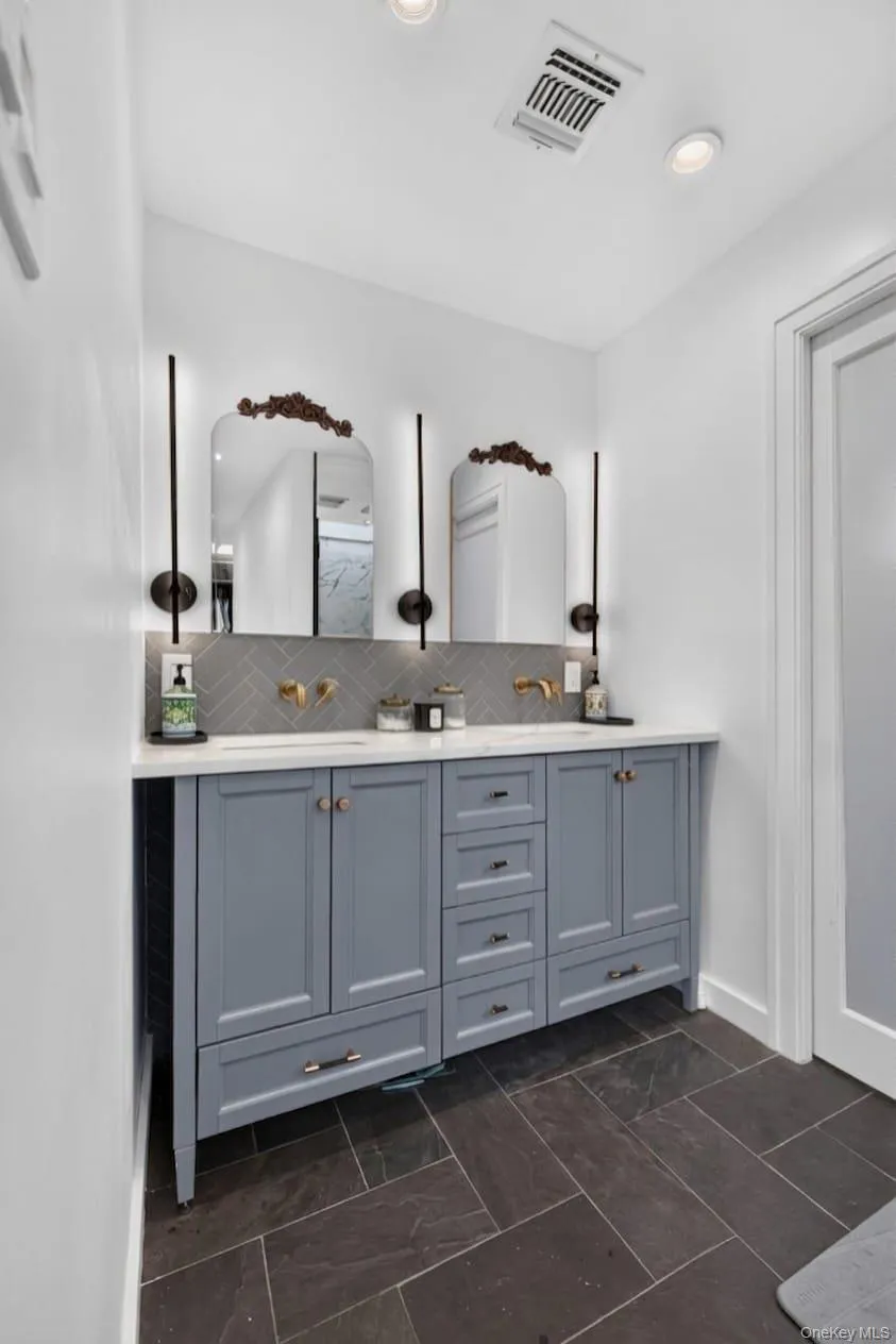 293 Bellmore Road, Hempstead, NY, 6 Bedrooms Bedrooms, 10 Rooms Rooms,4 BathroomsBathrooms,Residential,For Rent,Bellmore,0,1024769 293 Bellmore Road, Hempstead, NY, 6 Bedrooms Bedrooms, 10 Rooms Rooms,4 BathroomsBathrooms,Residential,For Rent,Bellmore,0,1024769