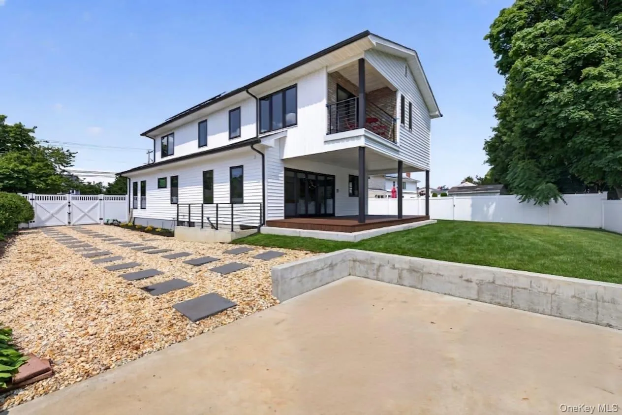 293 Bellmore Road, Hempstead, NY, 6 Bedrooms Bedrooms, 10 Rooms Rooms,4 BathroomsBathrooms,Residential,For Rent,Bellmore,0,1024769 293 Bellmore Road, Hempstead, NY, 6 Bedrooms Bedrooms, 10 Rooms Rooms,4 BathroomsBathrooms,Residential,For Rent,Bellmore,0,1024769