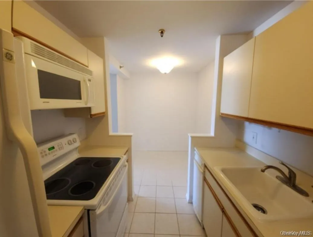 15 Greenridge Avenue, White Plains, NY, 1 Bedroom Bedrooms, 4 Rooms Rooms,1 BathroomBathrooms,Residential Lease,For Rent,Greenridge,0,1024771 15 Greenridge Avenue, White Plains, NY, 1 Bedroom Bedrooms, 4 Rooms Rooms,1 BathroomBathrooms,Residential Lease,For Rent,Greenridge,0,1024771