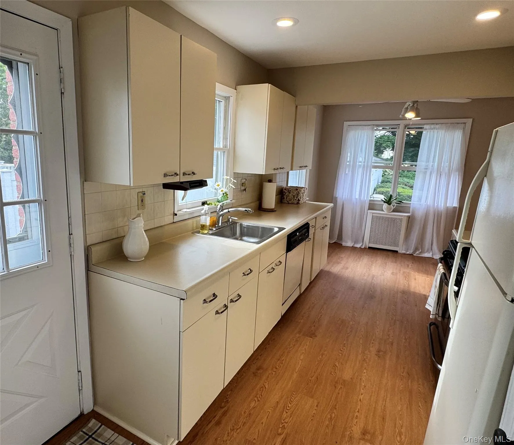 41 Mohawk Drive, Babylon, NY, 3 Bedrooms Bedrooms, 8 Rooms Rooms,2 BathroomsBathrooms,Residential,For Rent,Mohawk,0,1024775 41 Mohawk Drive, Babylon, NY, 3 Bedrooms Bedrooms, 8 Rooms Rooms,2 BathroomsBathrooms,Residential,For Rent,Mohawk,0,1024775