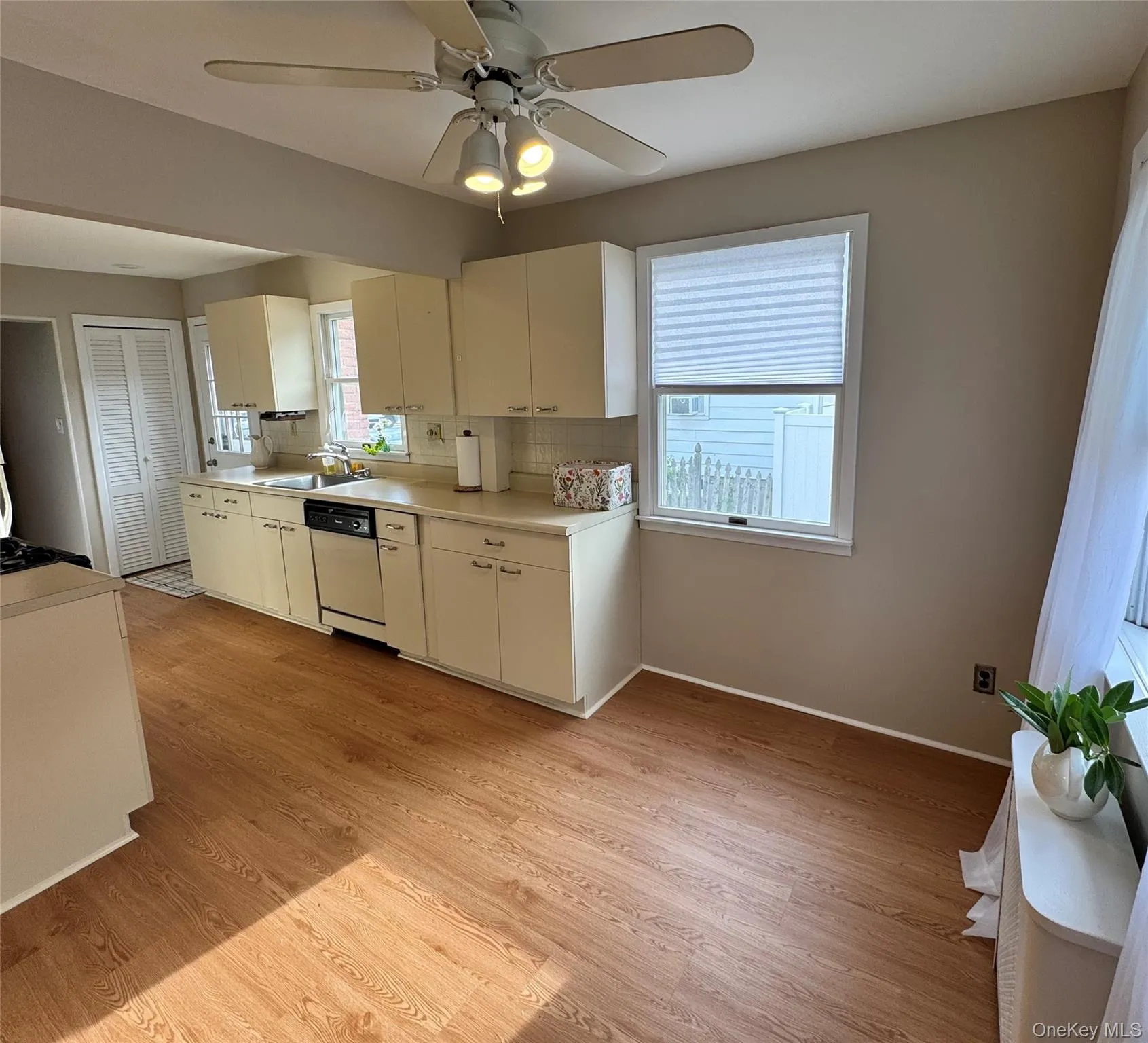 41 Mohawk Drive, Babylon, NY, 3 Bedrooms Bedrooms, 8 Rooms Rooms,2 BathroomsBathrooms,Residential,For Rent,Mohawk,0,1024775 41 Mohawk Drive, Babylon, NY, 3 Bedrooms Bedrooms, 8 Rooms Rooms,2 BathroomsBathrooms,Residential,For Rent,Mohawk,0,1024775