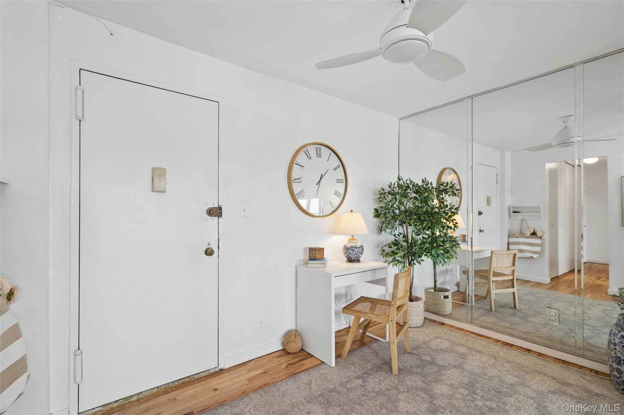 Additional Flex Foyer/Office or Dining Space Additional Flex Foyer/Office or Dining Space