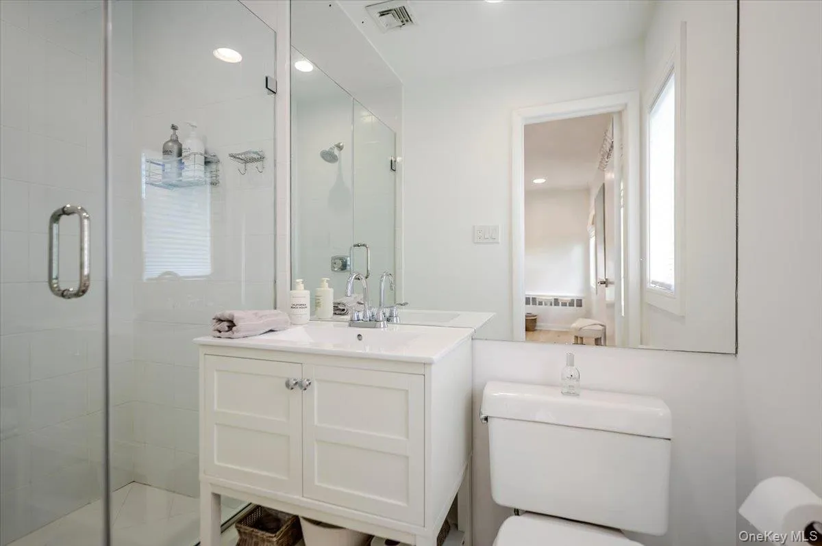 En suite bath En suite bath