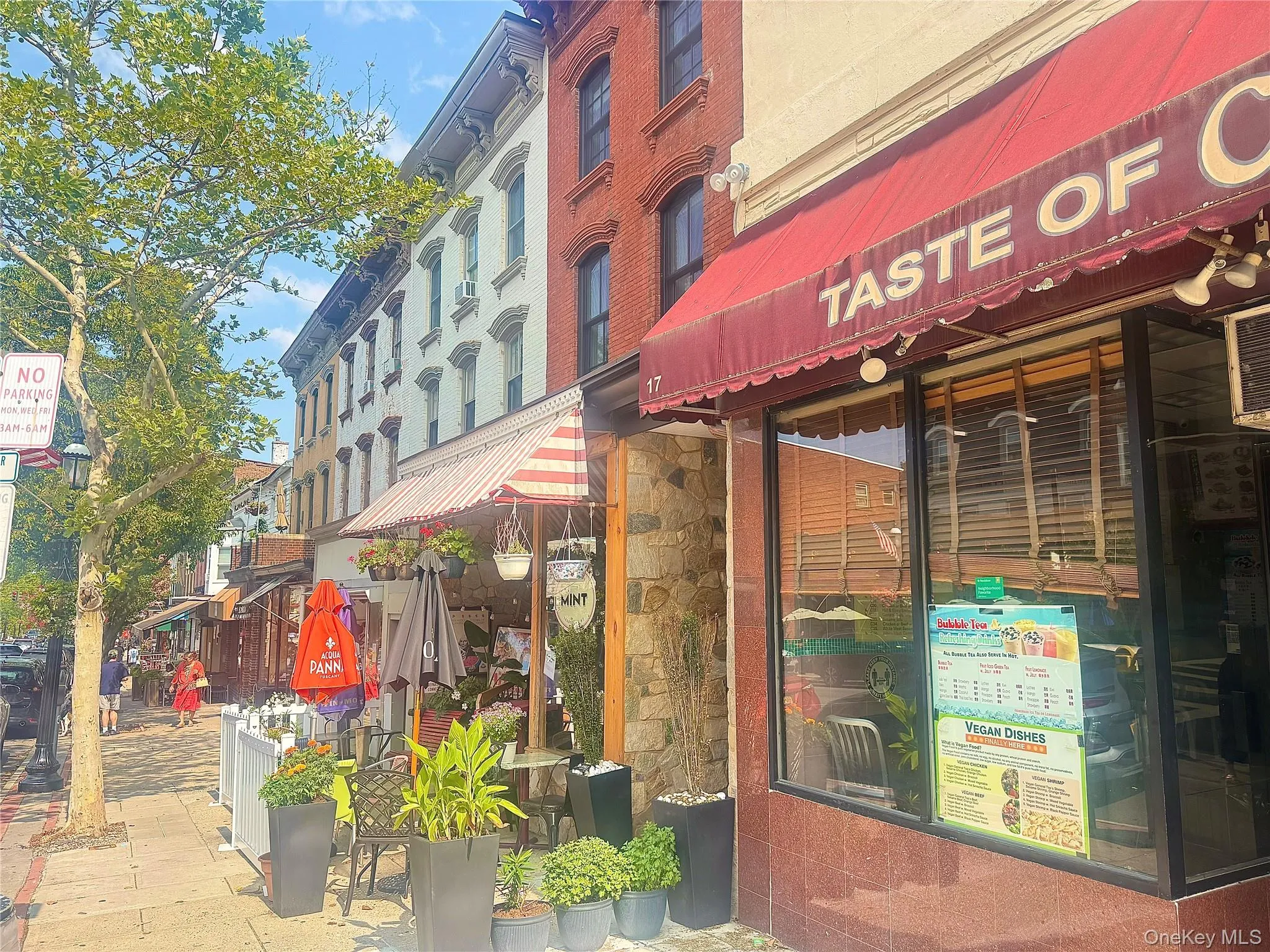 Ideally situatednear Tarrytown's bustling Main Street, featuring dining, shopping and entertainment. Ideally situatednear Tarrytown's bustling Main Street, featuring dining, shopping and entertainment.