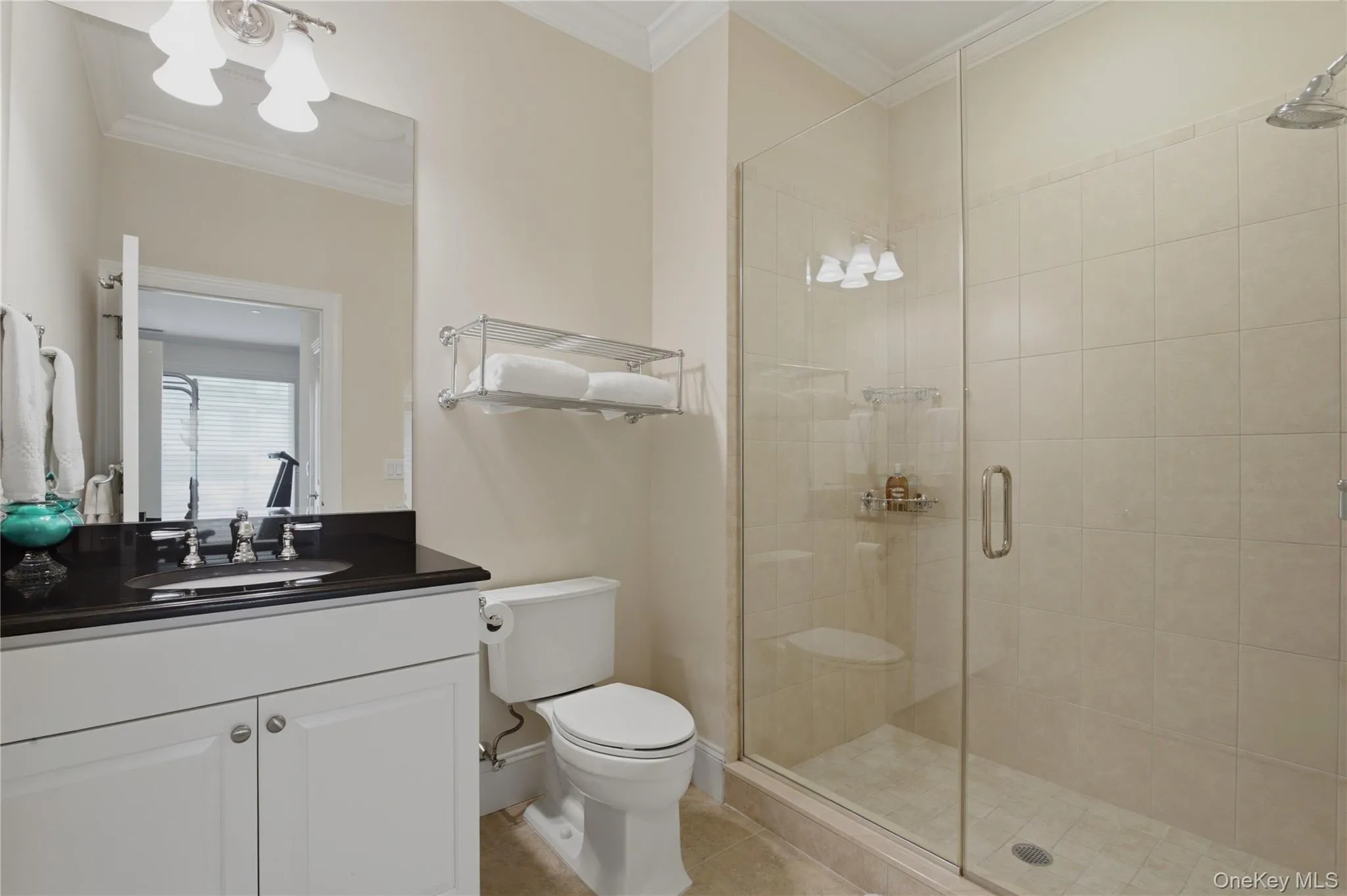 Full secondary bath with shower and tasteful finishes. Full secondary bath with shower and tasteful finishes.