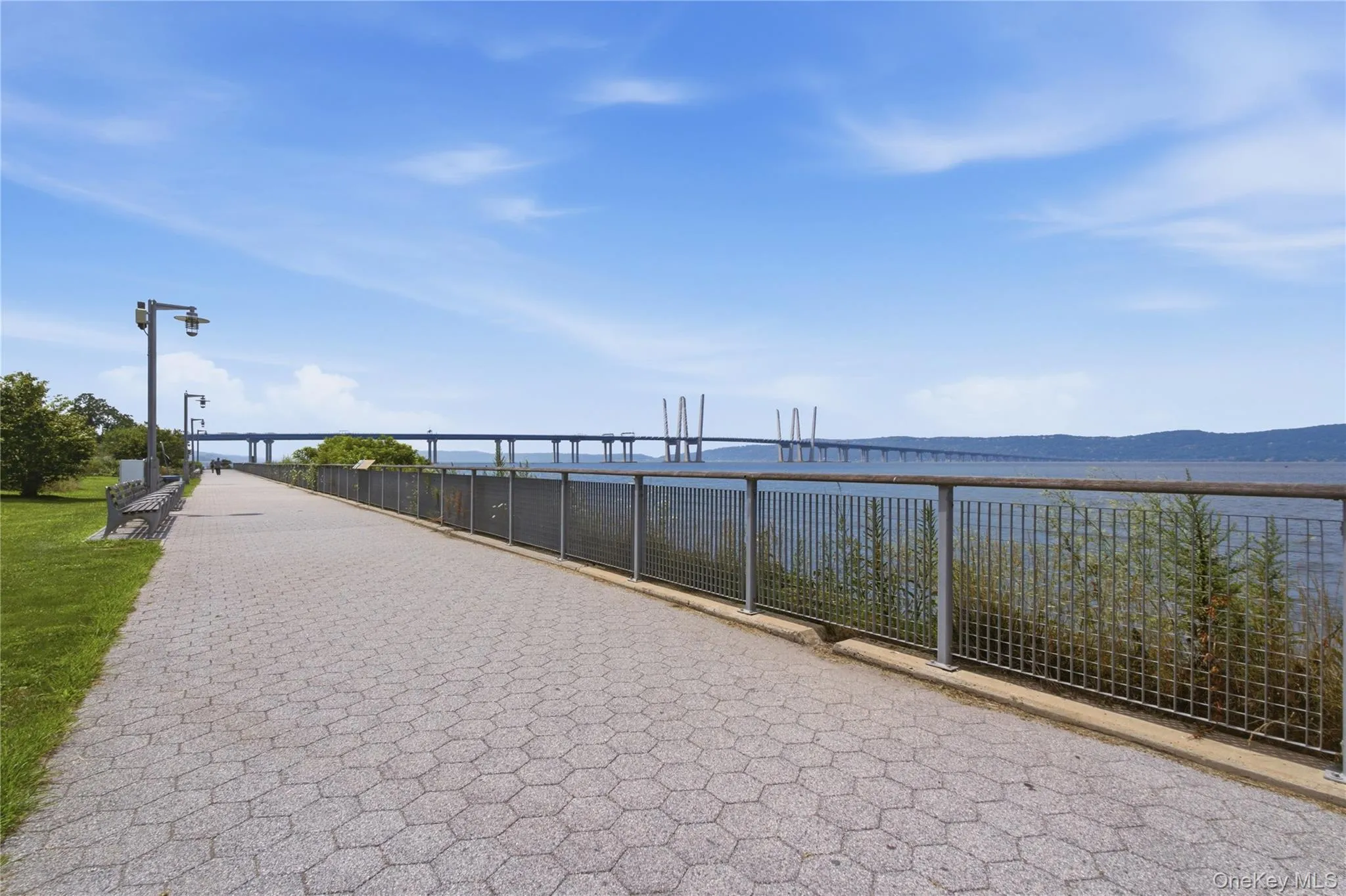 Steps from the scenic Hudson RiverWalk, offering beautiful waterfront views and outdoor recreation. Steps from the scenic Hudson RiverWalk, offering beautiful waterfront views and outdoor recreation.