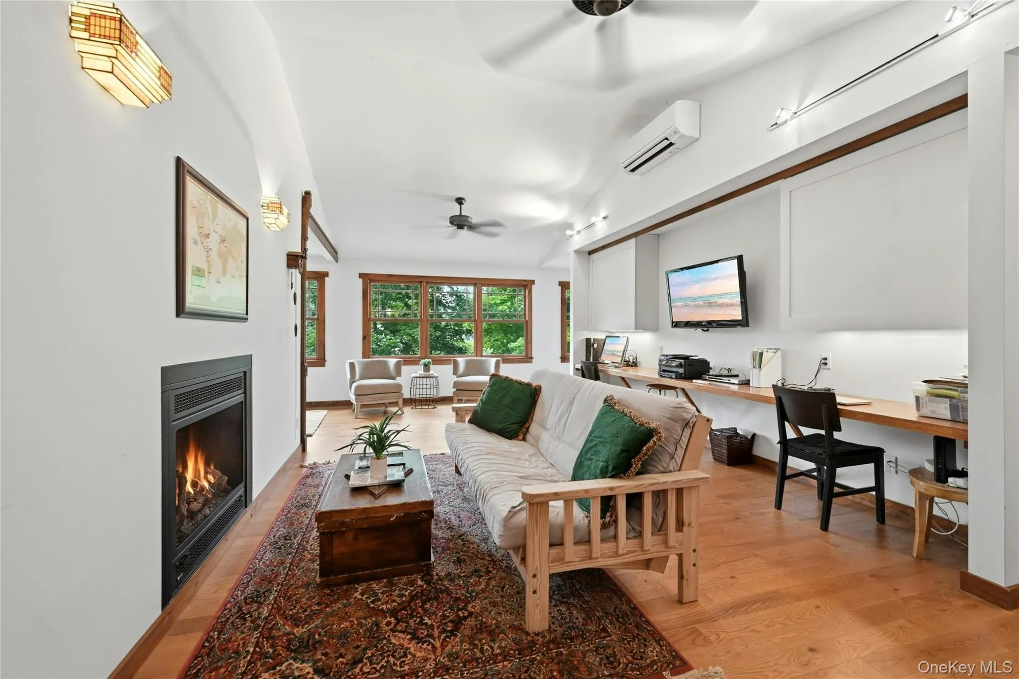 Second floor sitting room/office area with gas fireplace Second floor sitting room/office area with gas fireplace