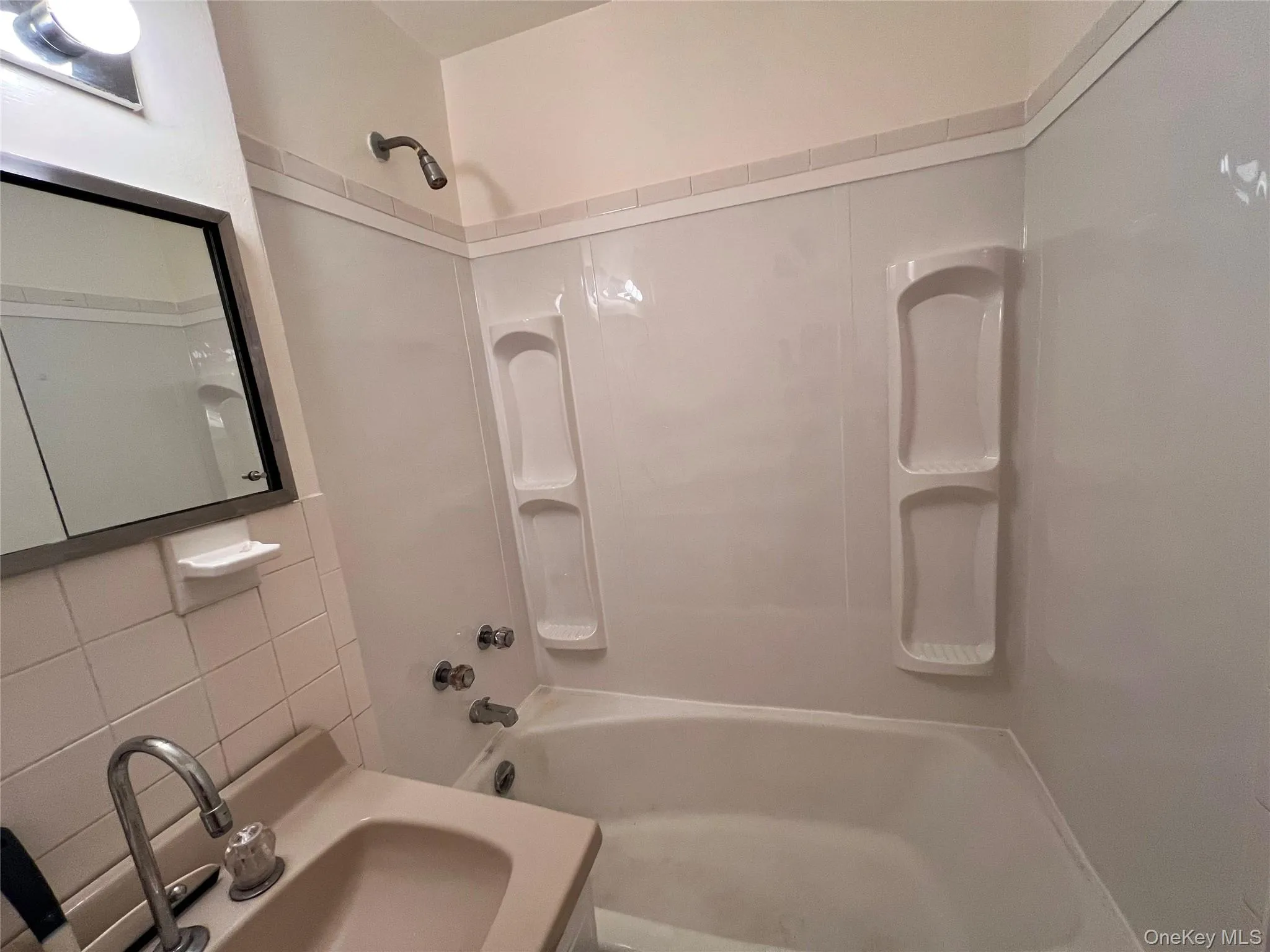 189 Drake Avenue, New Rochelle, NY, 1 Bedroom Bedrooms, 4 Rooms Rooms,1 BathroomBathrooms,Residential,For Rent,Drake,0,1024801 189 Drake Avenue, New Rochelle, NY, 1 Bedroom Bedrooms, 4 Rooms Rooms,1 BathroomBathrooms,Residential,For Rent,Drake,0,1024801