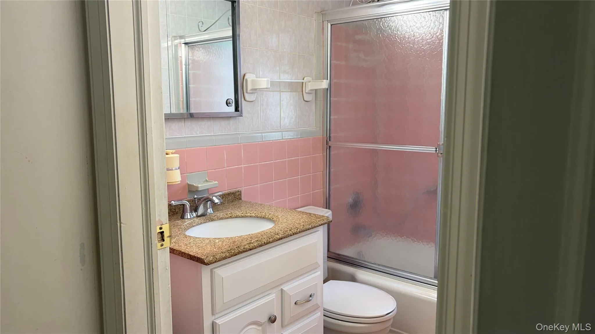87 Parkway Drive, North Hempstead, NY, 4 Bedrooms Bedrooms, 7 Rooms Rooms,2 BathroomsBathrooms,Residential,For Rent,Parkway,0,1024804 87 Parkway Drive, North Hempstead, NY, 4 Bedrooms Bedrooms, 7 Rooms Rooms,2 BathroomsBathrooms,Residential,For Rent,Parkway,0,1024804