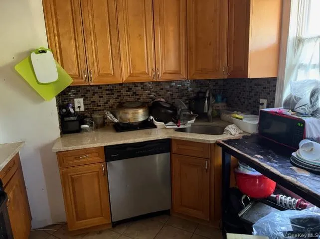 646 230th Street, New York, NY, 3 Bedrooms Bedrooms, 5 Rooms Rooms,1 BathroomBathrooms,Residential,For Rent,230th,0,1024808 646 230th Street, New York, NY, 3 Bedrooms Bedrooms, 5 Rooms Rooms,1 BathroomBathrooms,Residential,For Rent,230th,0,1024808