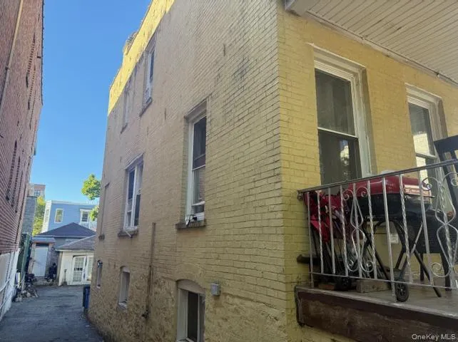 646 230th Street, New York, NY, 3 Bedrooms Bedrooms, 5 Rooms Rooms,1 BathroomBathrooms,Residential,For Rent,230th,0,1024808 646 230th Street, New York, NY, 3 Bedrooms Bedrooms, 5 Rooms Rooms,1 BathroomBathrooms,Residential,For Rent,230th,0,1024808