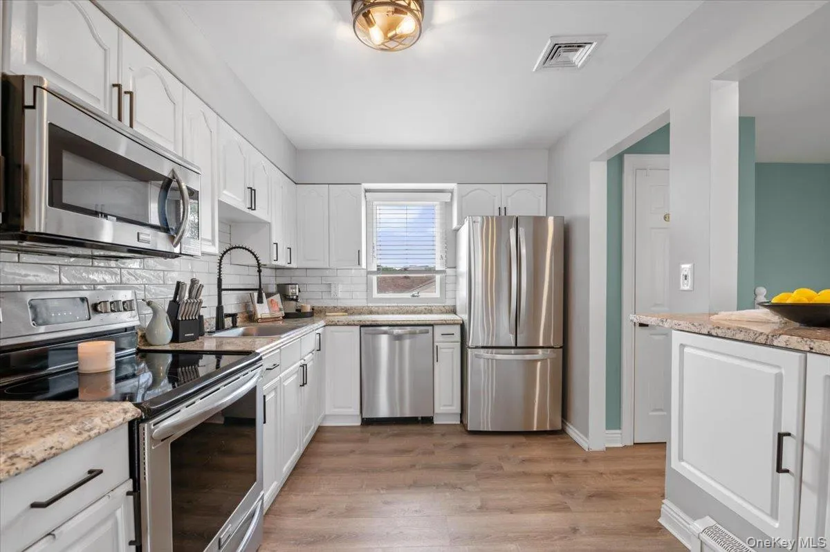 330 Granada Parkway, Babylon, NY, 4 Bedrooms Bedrooms, 9 Rooms Rooms,2 BathroomsBathrooms,Residential,For Rent,Granada,0,1024812 330 Granada Parkway, Babylon, NY, 4 Bedrooms Bedrooms, 9 Rooms Rooms,2 BathroomsBathrooms,Residential,For Rent,Granada,0,1024812