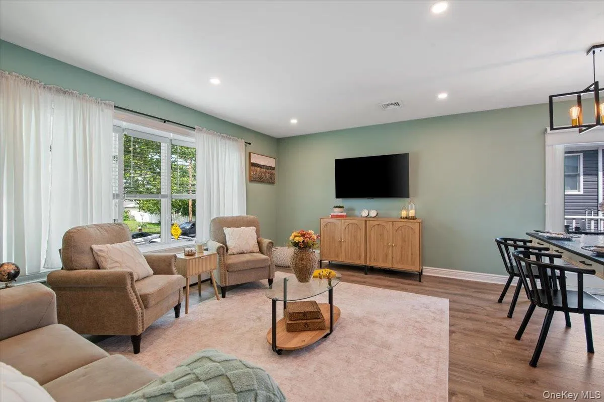 330 Granada Parkway, Babylon, NY, 4 Bedrooms Bedrooms, 9 Rooms Rooms,2 BathroomsBathrooms,Residential,For Rent,Granada,0,1024812 330 Granada Parkway, Babylon, NY, 4 Bedrooms Bedrooms, 9 Rooms Rooms,2 BathroomsBathrooms,Residential,For Rent,Granada,0,1024812