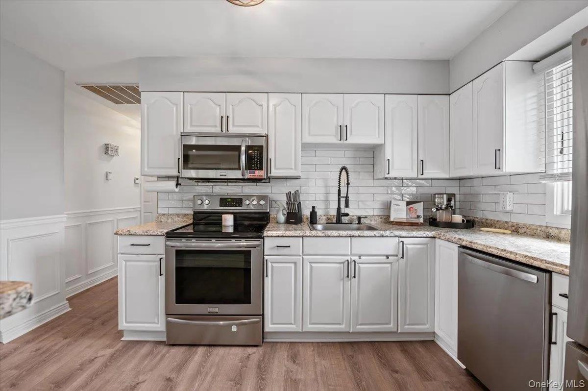 330 Granada Parkway, Babylon, NY, 4 Bedrooms Bedrooms, 9 Rooms Rooms,2 BathroomsBathrooms,Residential,For Rent,Granada,0,1024812 330 Granada Parkway, Babylon, NY, 4 Bedrooms Bedrooms, 9 Rooms Rooms,2 BathroomsBathrooms,Residential,For Rent,Granada,0,1024812