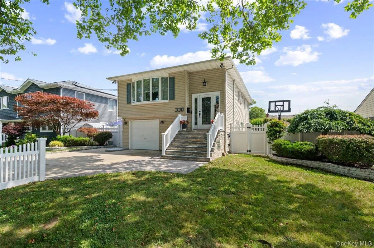 330 Granada Parkway, Babylon, NY, 4 Bedrooms Bedrooms, 9 Rooms Rooms,2 BathroomsBathrooms,Residential,For Rent,Granada,0,1024812 330 Granada Parkway, Babylon, NY, 4 Bedrooms Bedrooms, 9 Rooms Rooms,2 BathroomsBathrooms,Residential,For Rent,Granada,0,1024812