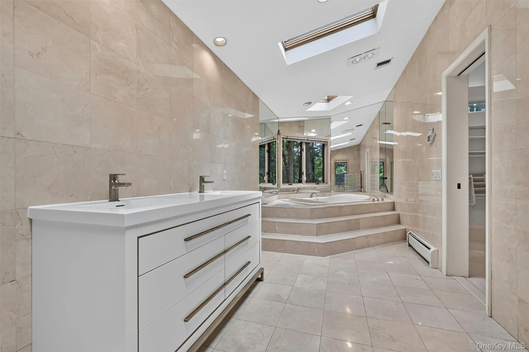 2 Catalina Court, Ramapo, NY, 6 Bedrooms Bedrooms, 18 Rooms Rooms,5 BathroomsBathrooms,Residential,For Rent,Catalina,0,1024822 2 Catalina Court, Ramapo, NY, 6 Bedrooms Bedrooms, 18 Rooms Rooms,5 BathroomsBathrooms,Residential,For Rent,Catalina,0,1024822