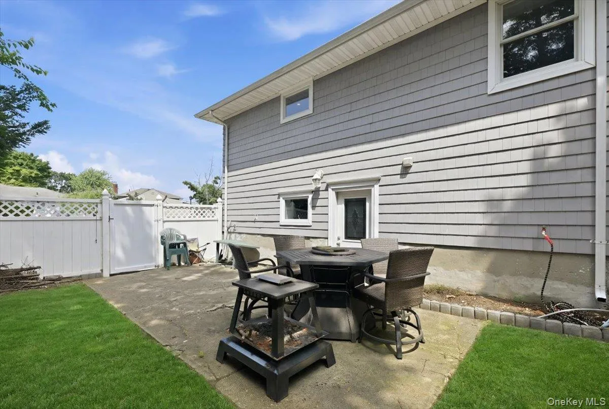 1279 Paul Street, Hempstead, NY, 3 Bedrooms Bedrooms, 7 Rooms Rooms,1 BathroomBathrooms,Residential,For Rent,Paul,0,1024825 1279 Paul Street, Hempstead, NY, 3 Bedrooms Bedrooms, 7 Rooms Rooms,1 BathroomBathrooms,Residential,For Rent,Paul,0,1024825