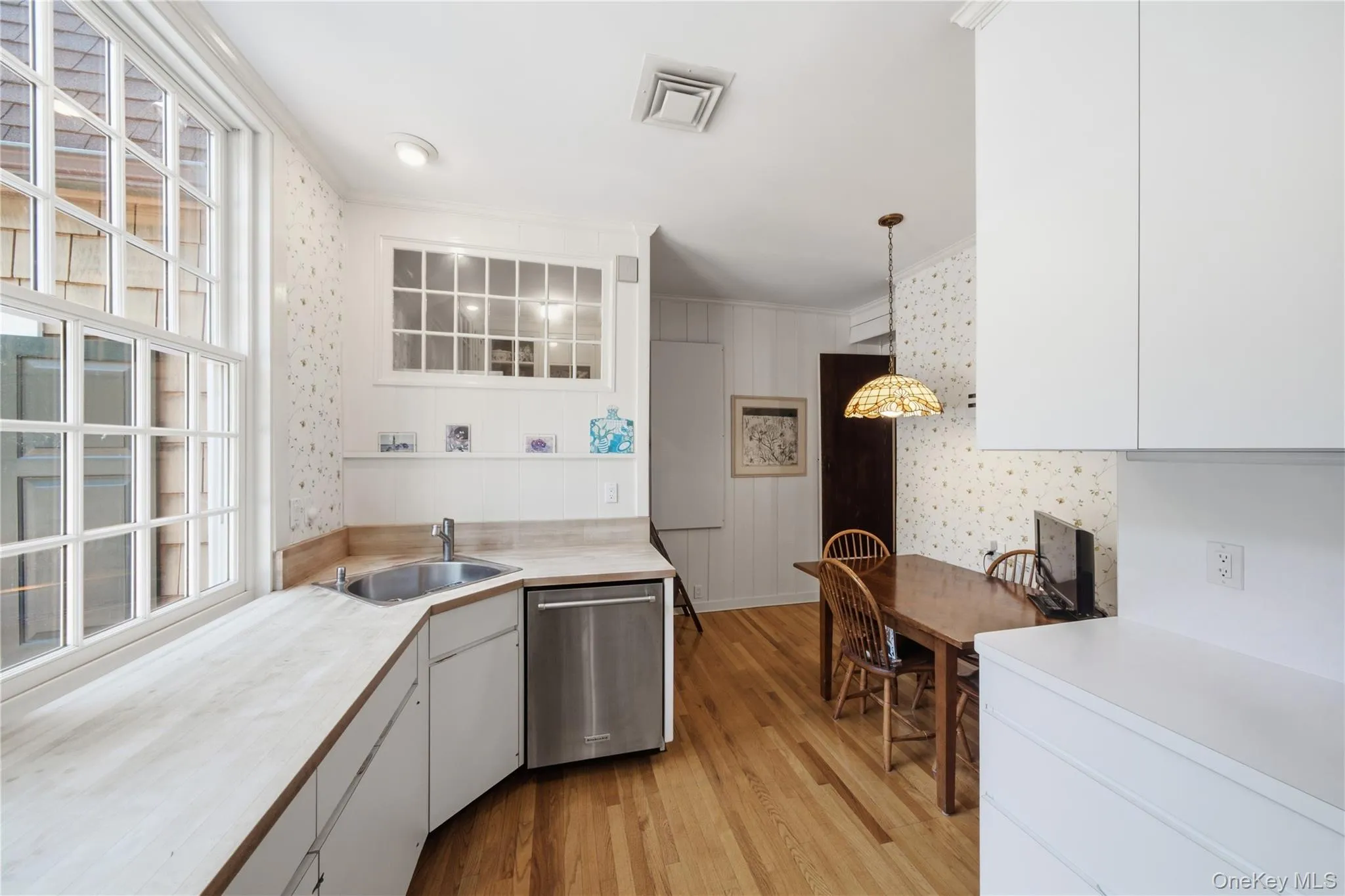 255 Manor Road, New York, NY, 5 Bedrooms Bedrooms, 9 Rooms Rooms,3 BathroomsBathrooms,Residential,For Rent,Manor,0,1024826 255 Manor Road, New York, NY, 5 Bedrooms Bedrooms, 9 Rooms Rooms,3 BathroomsBathrooms,Residential,For Rent,Manor,0,1024826