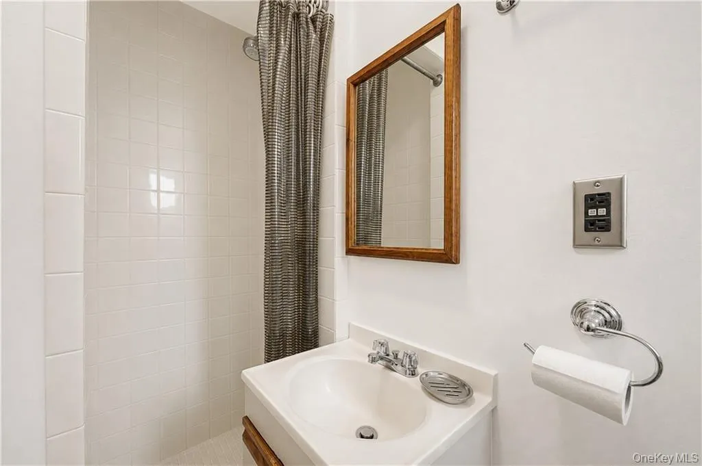 138 Van Cortlandt Park, New York, NY, 3 Bedrooms Bedrooms, 6 Rooms Rooms,2 BathroomsBathrooms,Residential,For Rent,Van Cortlandt,0,1024842 138 Van Cortlandt Park, New York, NY, 3 Bedrooms Bedrooms, 6 Rooms Rooms,2 BathroomsBathrooms,Residential,For Rent,Van Cortlandt,0,1024842