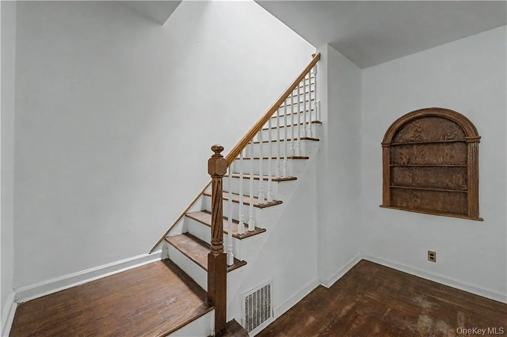 138 Van Cortlandt Park, New York, NY, 3 Bedrooms Bedrooms, 6 Rooms Rooms,2 BathroomsBathrooms,Residential,For Rent,Van Cortlandt,0,1024842 138 Van Cortlandt Park, New York, NY, 3 Bedrooms Bedrooms, 6 Rooms Rooms,2 BathroomsBathrooms,Residential,For Rent,Van Cortlandt,0,1024842