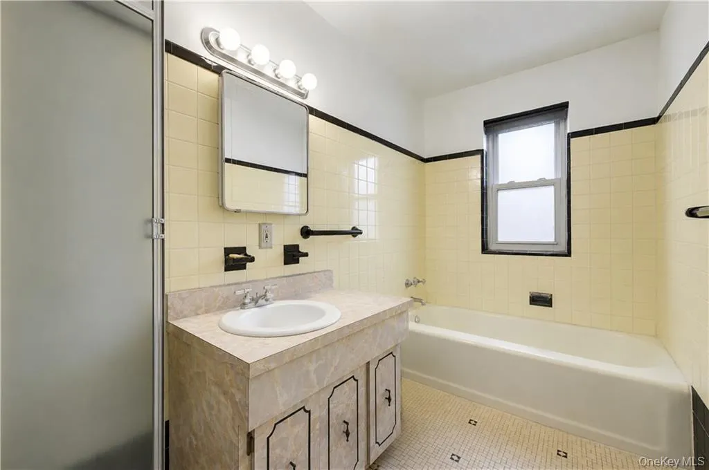 138 Van Cortlandt Park, New York, NY, 3 Bedrooms Bedrooms, 6 Rooms Rooms,2 BathroomsBathrooms,Residential,For Rent,Van Cortlandt,0,1024842 138 Van Cortlandt Park, New York, NY, 3 Bedrooms Bedrooms, 6 Rooms Rooms,2 BathroomsBathrooms,Residential,For Rent,Van Cortlandt,0,1024842