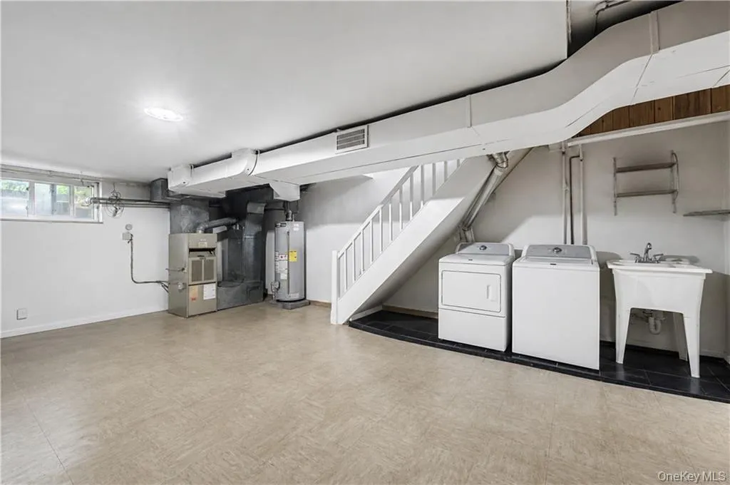 138 Van Cortlandt Park, New York, NY, 3 Bedrooms Bedrooms, 6 Rooms Rooms,2 BathroomsBathrooms,Residential,For Rent,Van Cortlandt,0,1024842 138 Van Cortlandt Park, New York, NY, 3 Bedrooms Bedrooms, 6 Rooms Rooms,2 BathroomsBathrooms,Residential,For Rent,Van Cortlandt,0,1024842