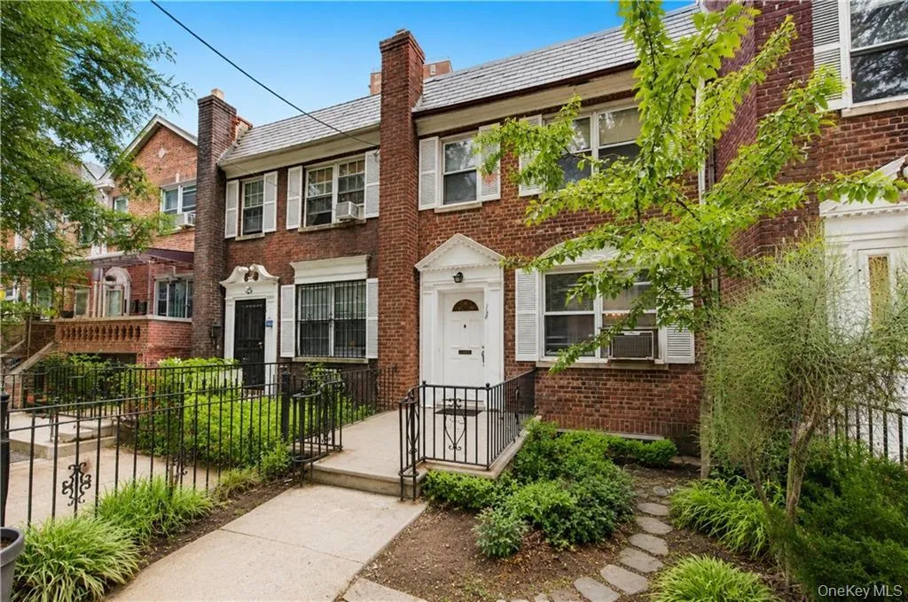 138 Van Cortlandt Park, New York, NY, 3 Bedrooms Bedrooms, 6 Rooms Rooms,2 BathroomsBathrooms,Residential,For Rent,Van Cortlandt,0,1024842 138 Van Cortlandt Park, New York, NY, 3 Bedrooms Bedrooms, 6 Rooms Rooms,2 BathroomsBathrooms,Residential,For Rent,Van Cortlandt,0,1024842