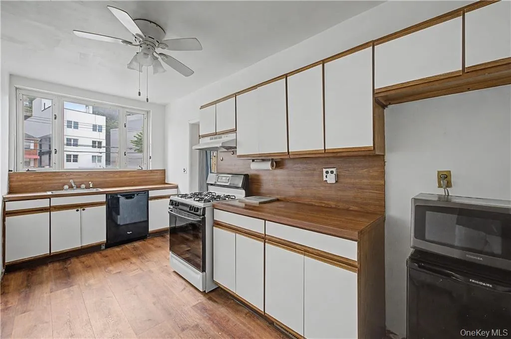 138 Van Cortlandt Park, New York, NY, 3 Bedrooms Bedrooms, 6 Rooms Rooms,2 BathroomsBathrooms,Residential,For Rent,Van Cortlandt,0,1024842 138 Van Cortlandt Park, New York, NY, 3 Bedrooms Bedrooms, 6 Rooms Rooms,2 BathroomsBathrooms,Residential,For Rent,Van Cortlandt,0,1024842