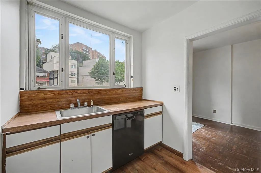 138 Van Cortlandt Park, New York, NY, 3 Bedrooms Bedrooms, 6 Rooms Rooms,2 BathroomsBathrooms,Residential,For Rent,Van Cortlandt,0,1024842 138 Van Cortlandt Park, New York, NY, 3 Bedrooms Bedrooms, 6 Rooms Rooms,2 BathroomsBathrooms,Residential,For Rent,Van Cortlandt,0,1024842