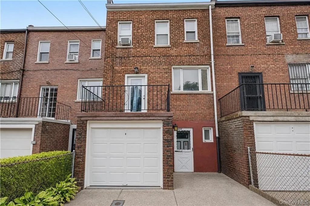138 Van Cortlandt Park, New York, NY, 3 Bedrooms Bedrooms, 6 Rooms Rooms,2 BathroomsBathrooms,Residential,For Rent,Van Cortlandt,0,1024842 138 Van Cortlandt Park, New York, NY, 3 Bedrooms Bedrooms, 6 Rooms Rooms,2 BathroomsBathrooms,Residential,For Rent,Van Cortlandt,0,1024842
