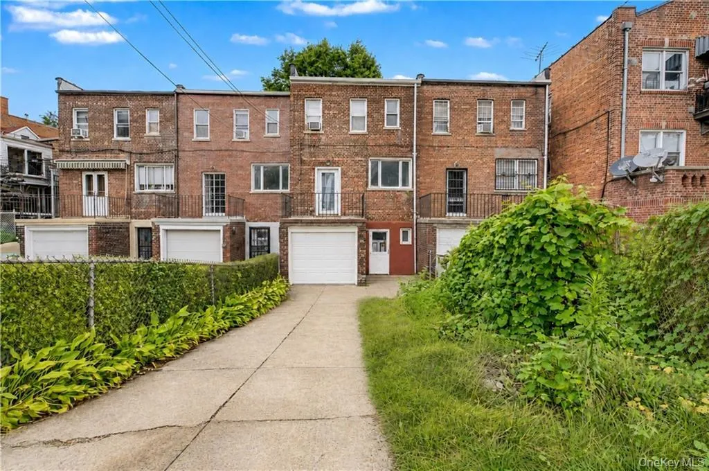 138 Van Cortlandt Park, New York, NY, 3 Bedrooms Bedrooms, 6 Rooms Rooms,2 BathroomsBathrooms,Residential,For Rent,Van Cortlandt,0,1024842 138 Van Cortlandt Park, New York, NY, 3 Bedrooms Bedrooms, 6 Rooms Rooms,2 BathroomsBathrooms,Residential,For Rent,Van Cortlandt,0,1024842